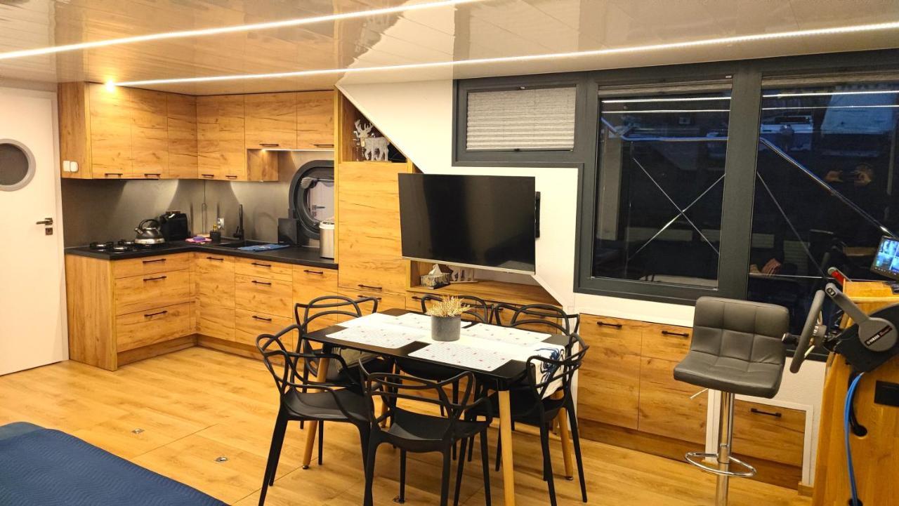 Houseboat Water King Apartament Plywajacy Dom Na Wodzie, 7 Os Wroclaw Ngoại thất bức ảnh